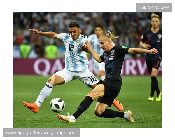 球星在训练中模拟世界杯对手防线，战术针对性更强